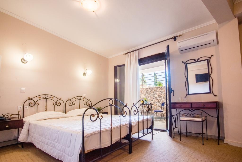 Nepheli Hotel Кастросикия Екстериор снимка