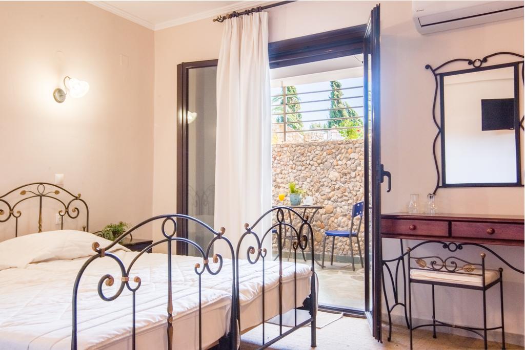 Nepheli Hotel Кастросикия Екстериор снимка